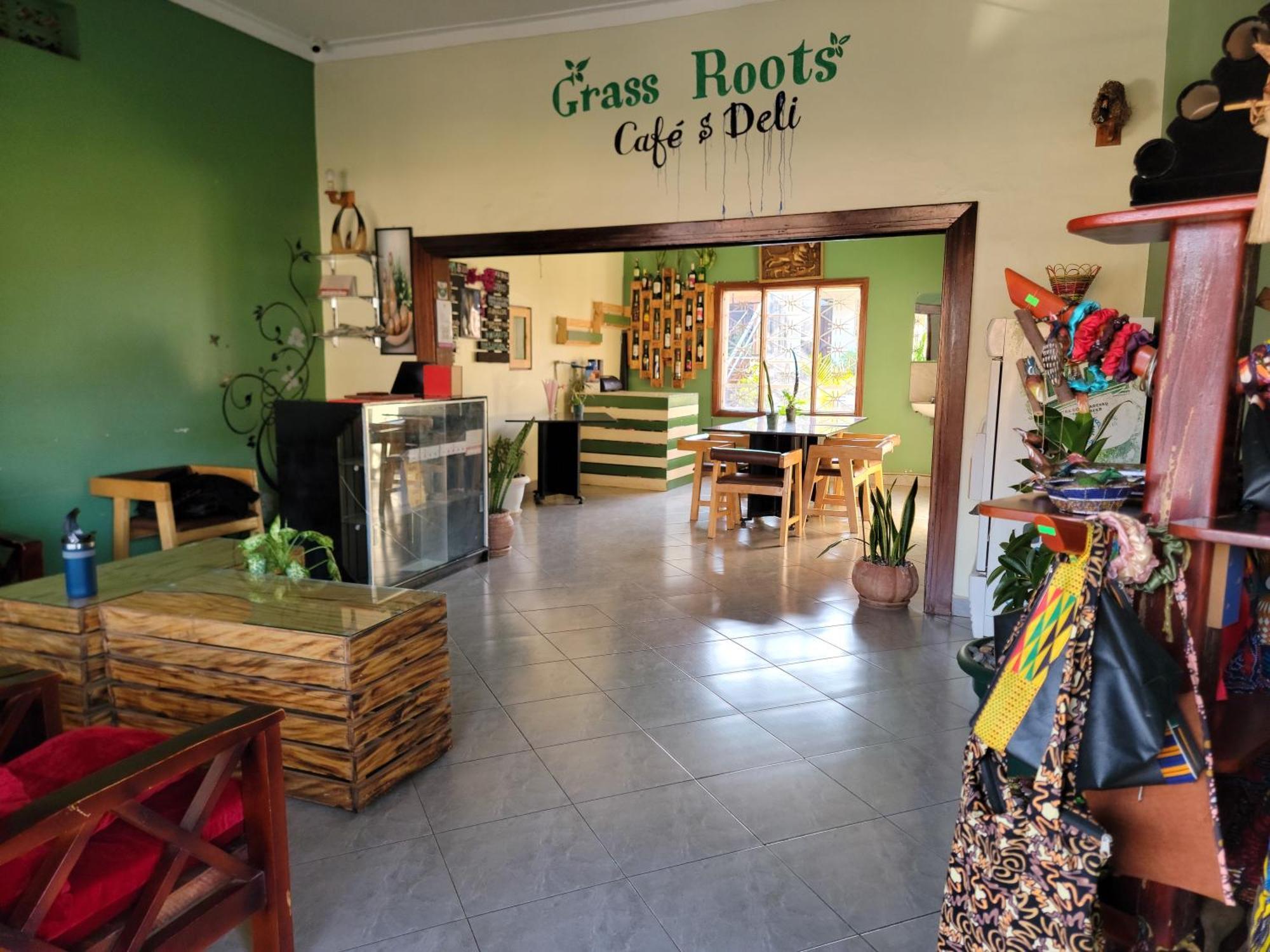 Bed and Breakfast Grassroots Cafe & Deli à Masaka Extérieur photo