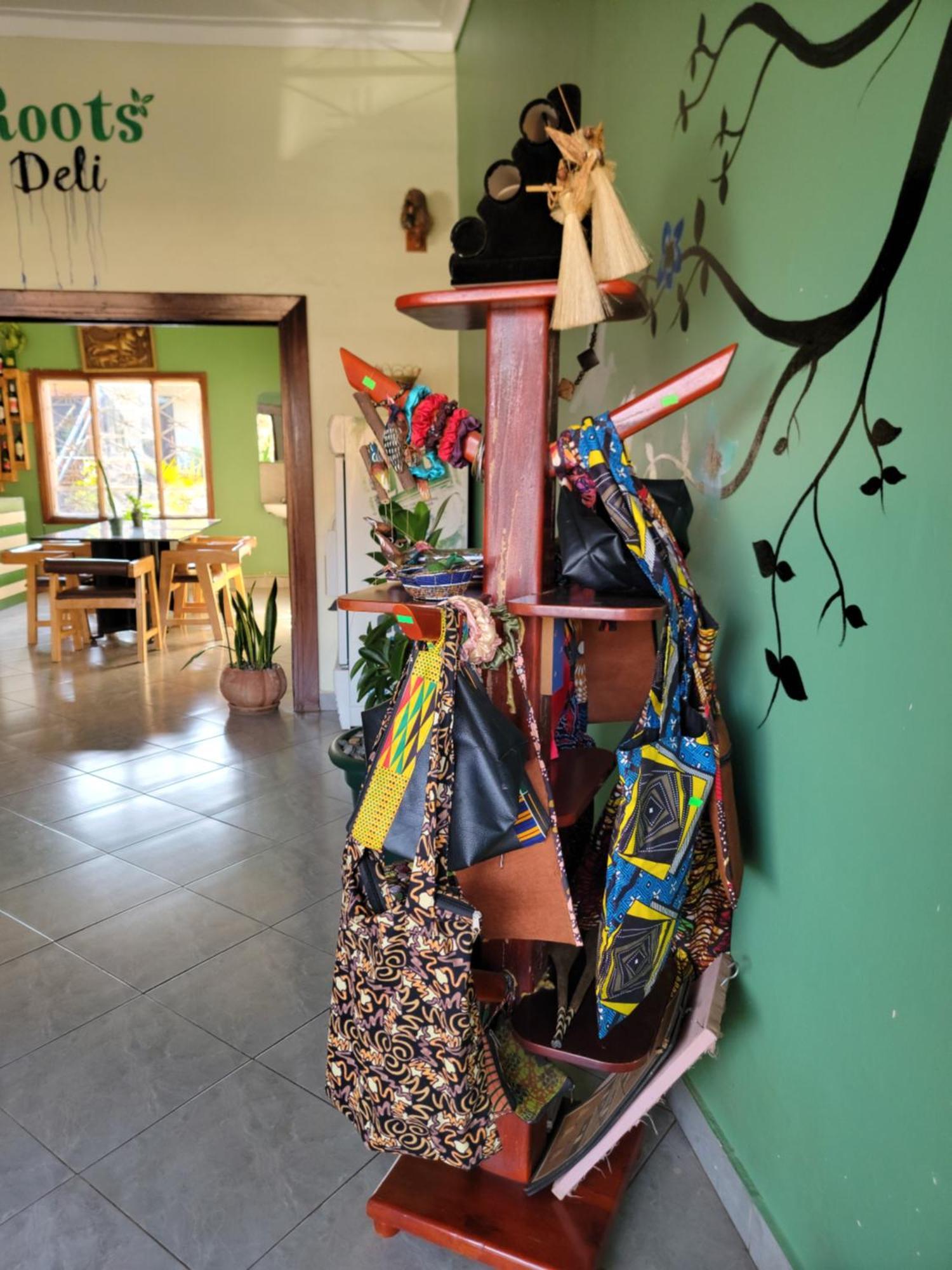 Bed and Breakfast Grassroots Cafe & Deli à Masaka Extérieur photo